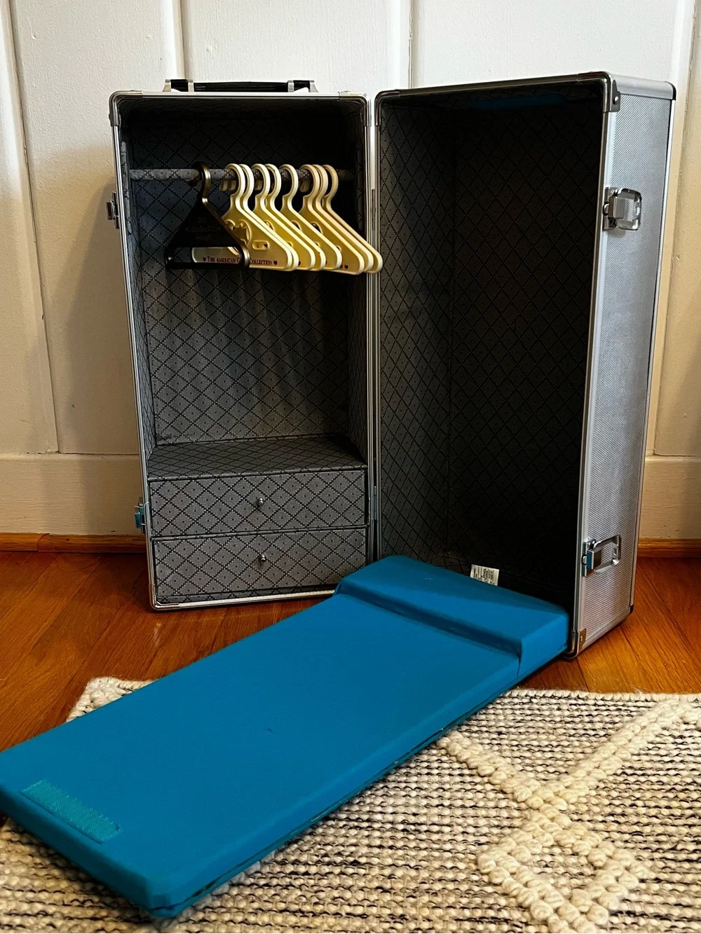 Traveling Wardrobe Case for Dolls